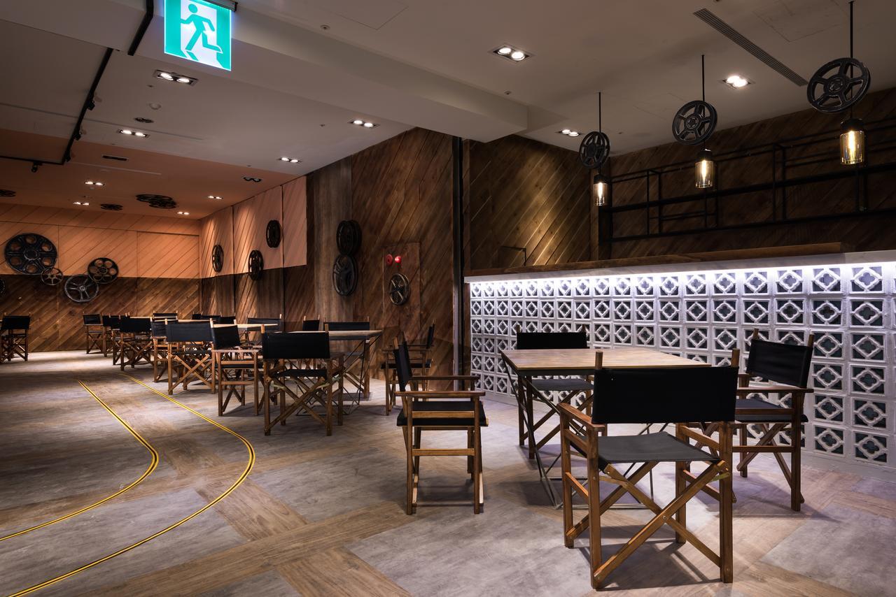 Hotel Half Taichung Bagian luar foto