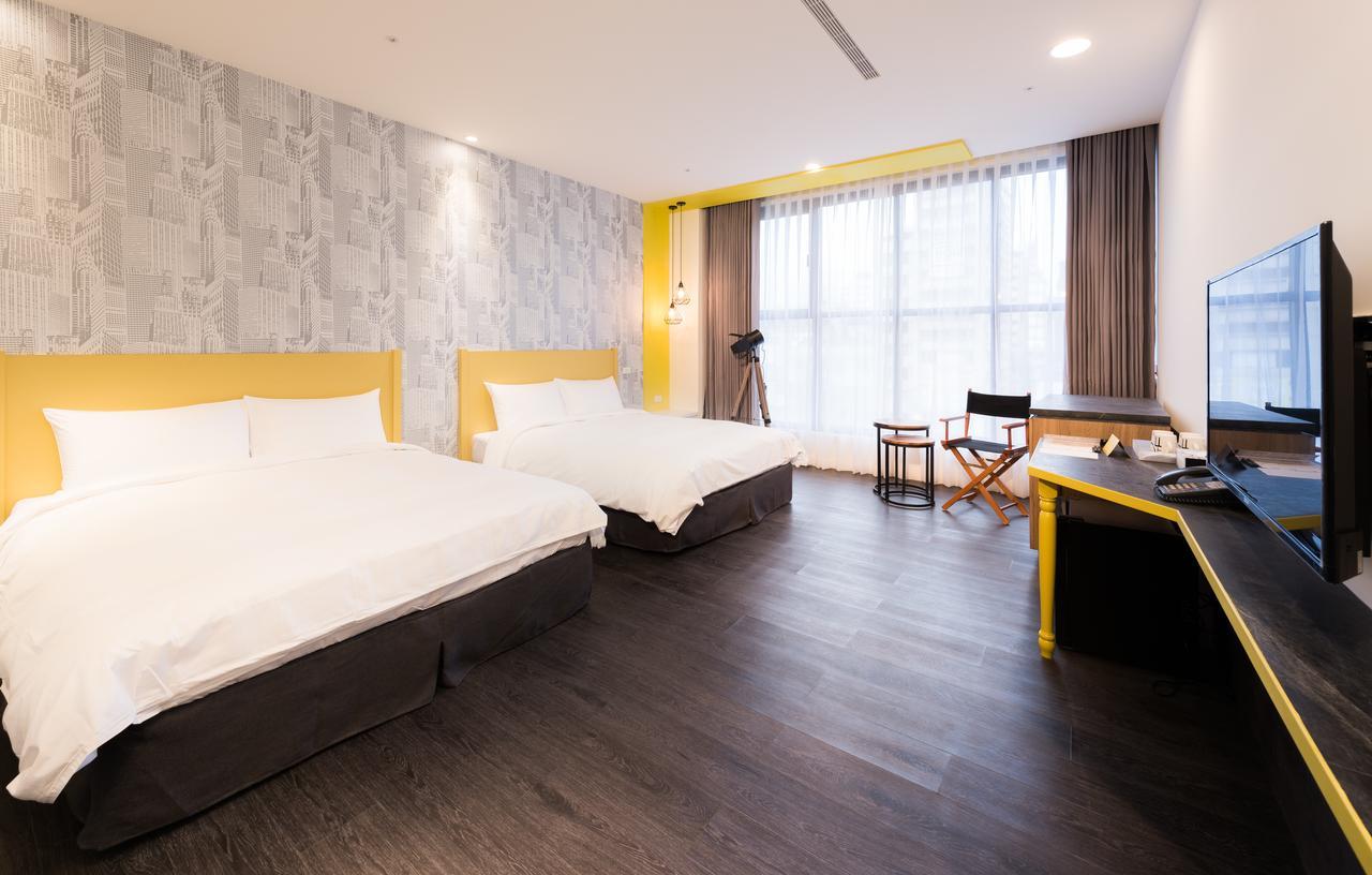 Hotel Half Taichung Bagian luar foto