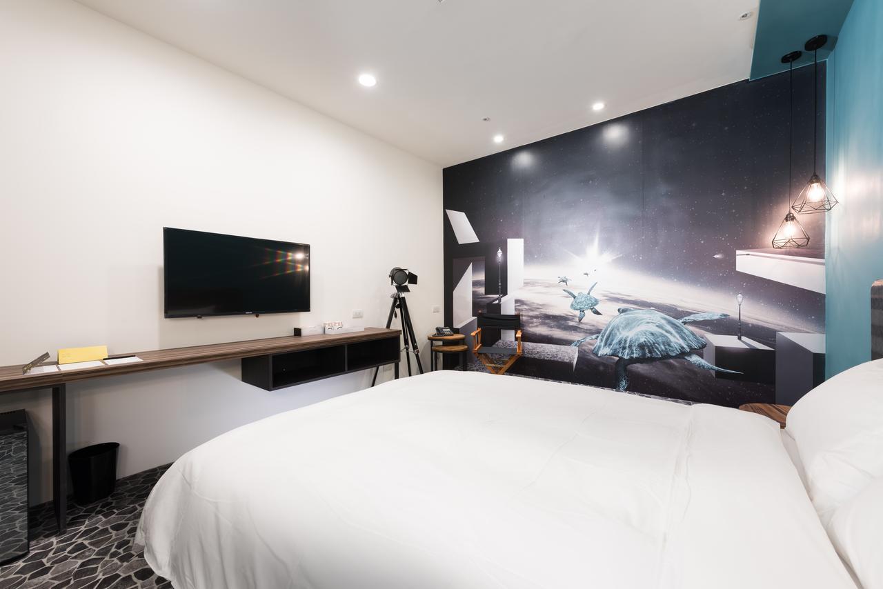 Hotel Half Taichung Bagian luar foto