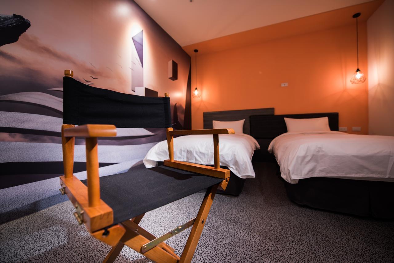 Hotel Half Taichung Bagian luar foto