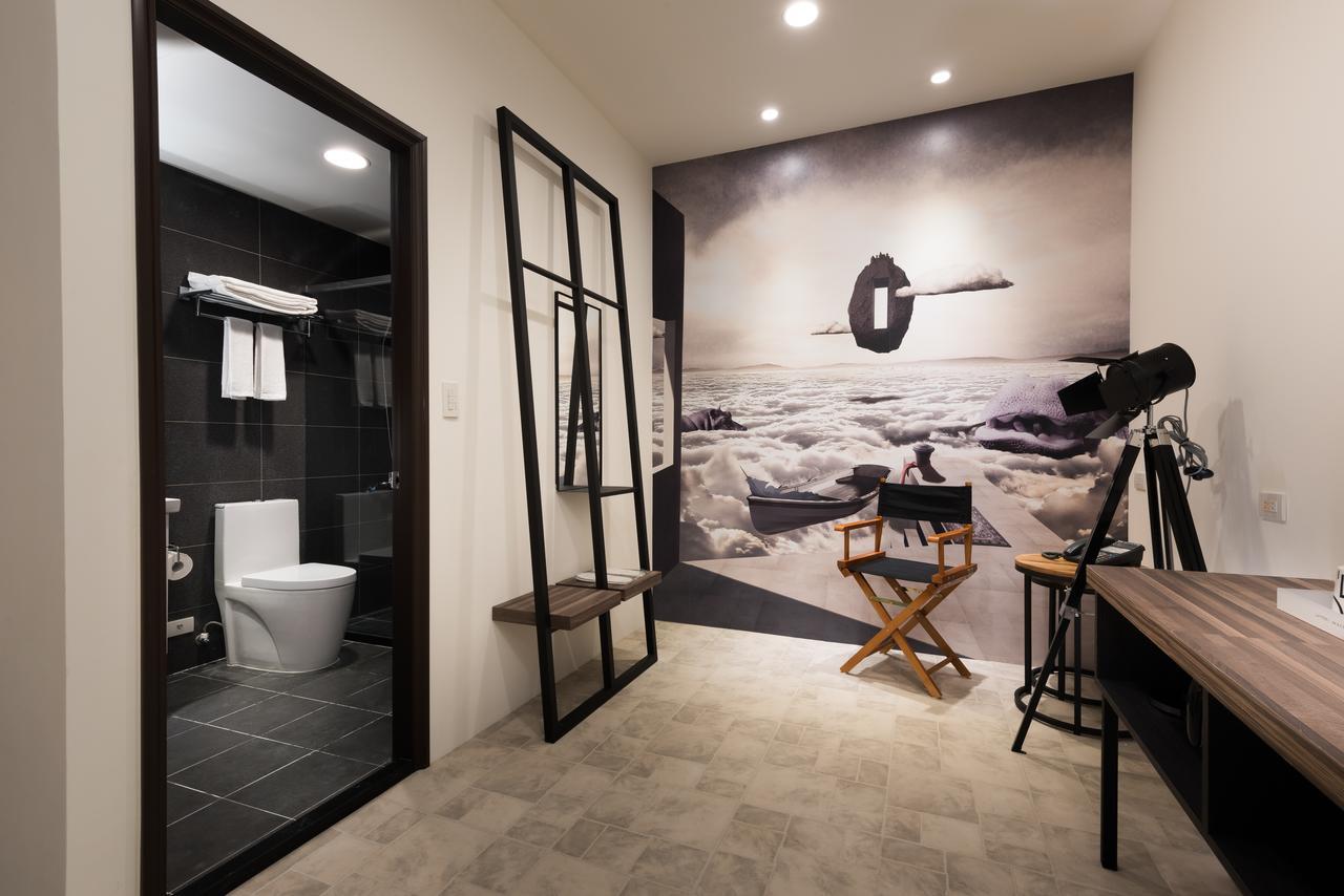 Hotel Half Taichung Bagian luar foto
