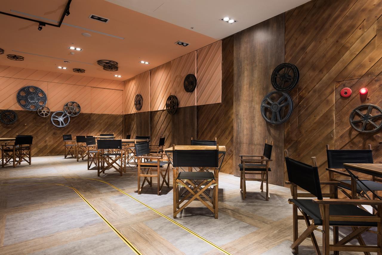 Hotel Half Taichung Bagian luar foto