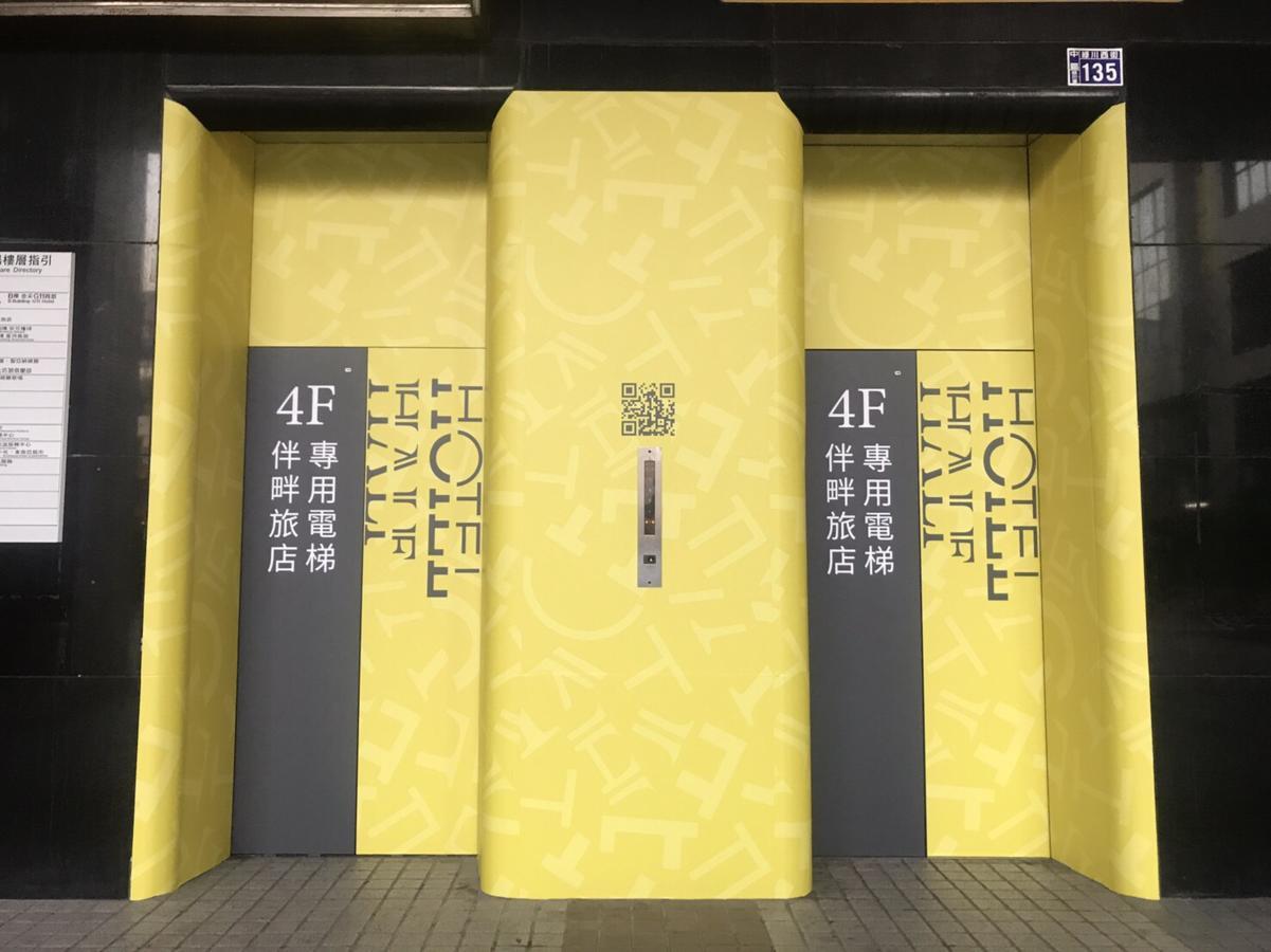 Hotel Half Taichung Bagian luar foto