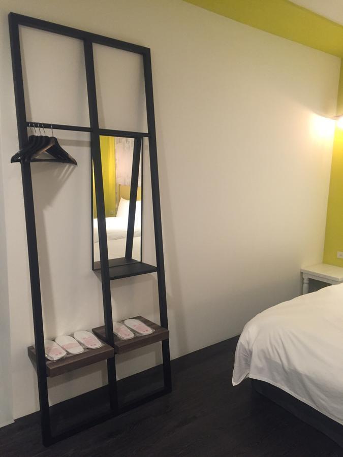 Hotel Half Taichung Bagian luar foto