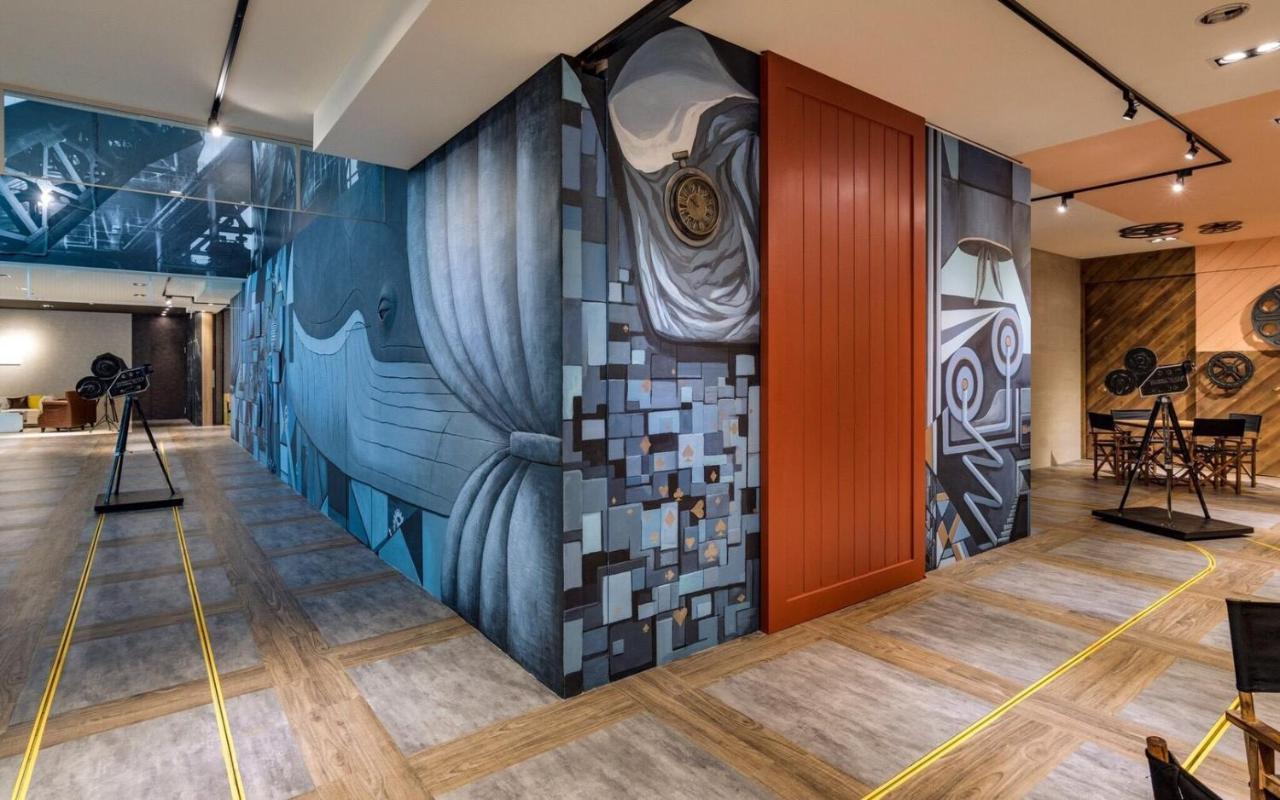 Hotel Half Taichung Bagian luar foto